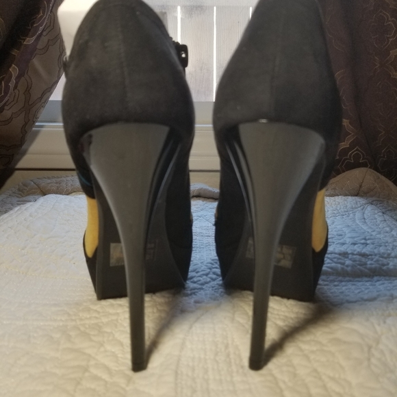 QUPID black teal yellow faux suede peep toe booties heels new - Picture 4 of 7